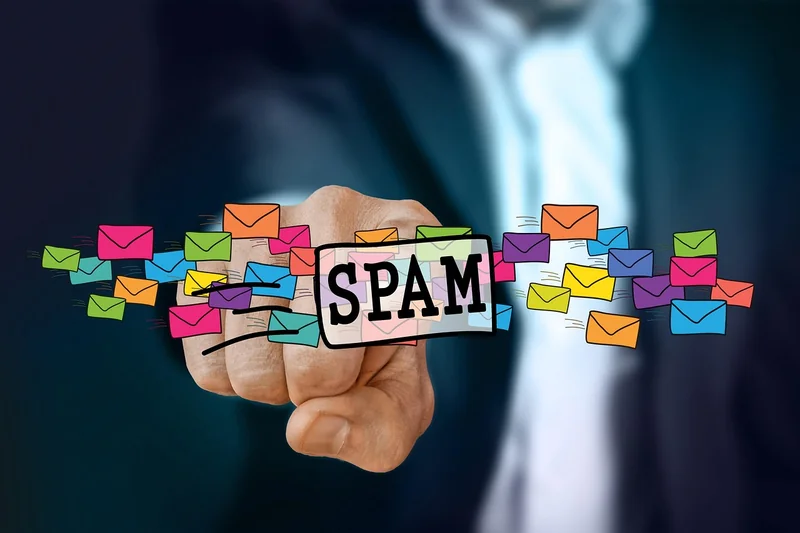 Spam et contenu indésirable : le bruit de fond toxique